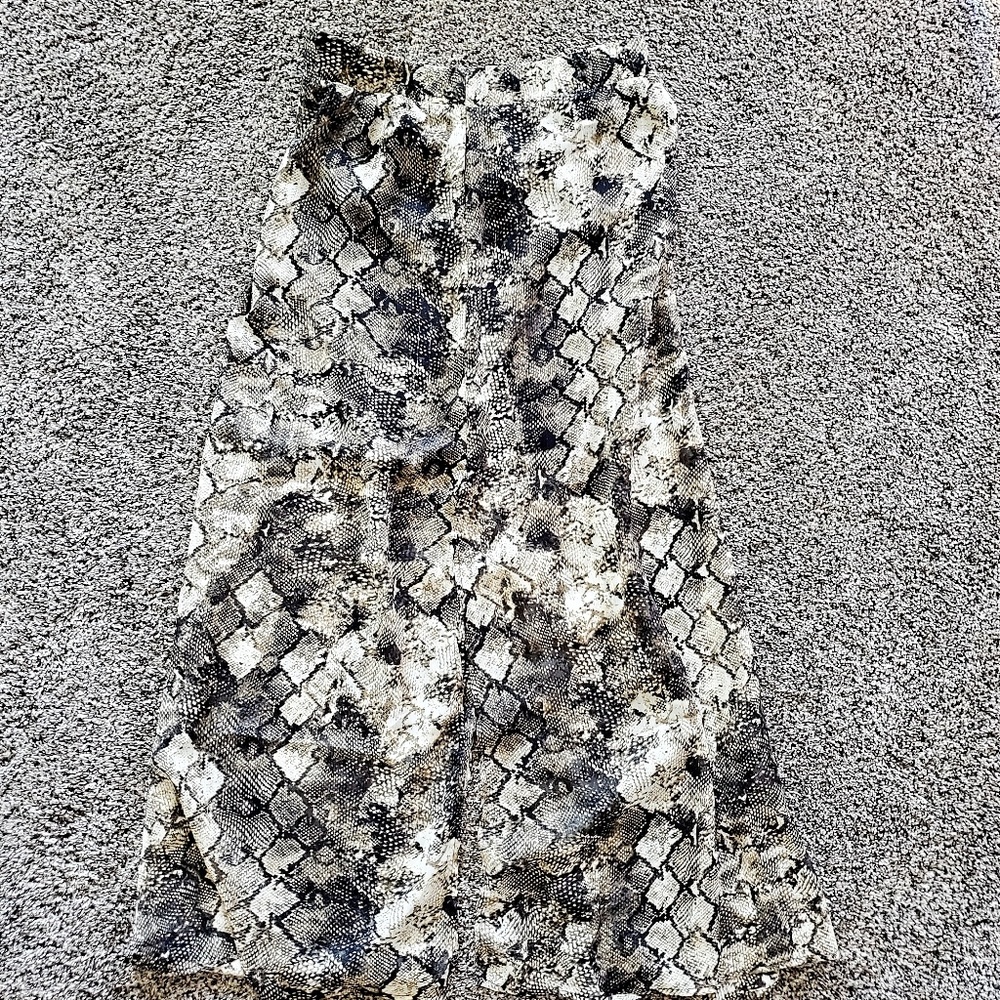 MAURICES NWOT adorable long skirt size L